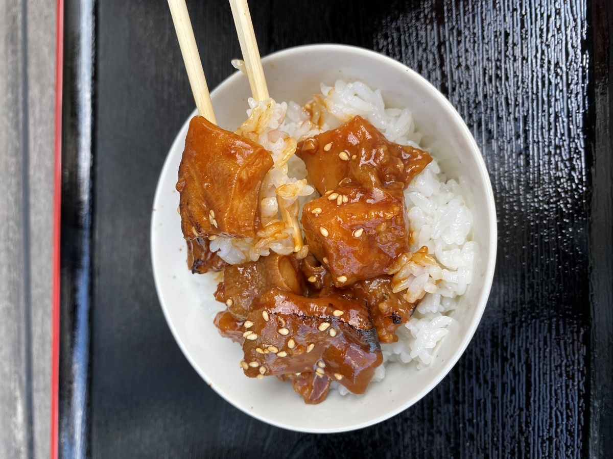 鉄板焼天神ホルモンのミソダレ味“煮込み牛とろホルモン”3パックセット