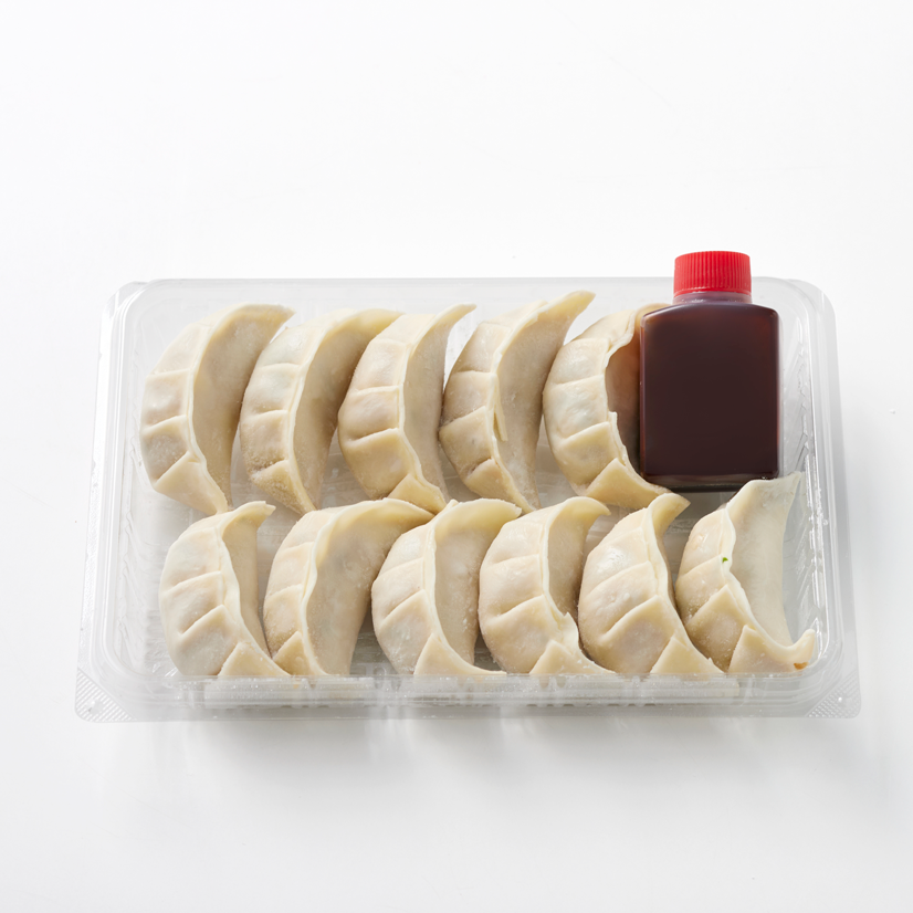 味噌ダレで食べるホルモン餃子
